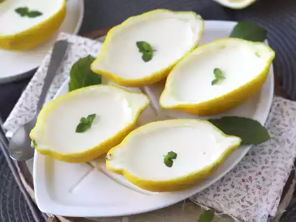 Recipe Lemon posset, the no-bake lemon dessert that you will love, with only 3 ingredients!