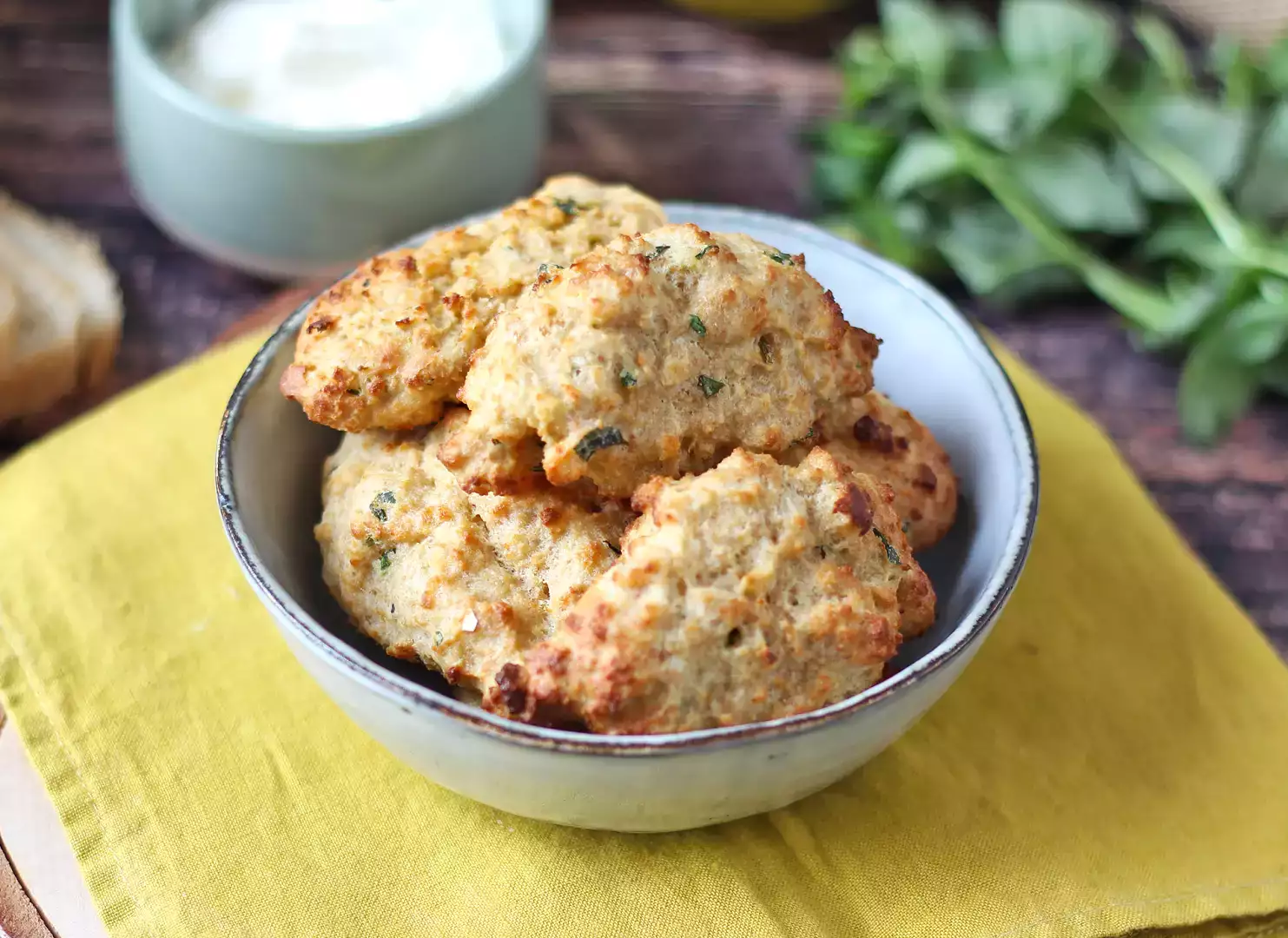 Lemon sandwich bread balls in air fryer: crispy anti-waste recipe