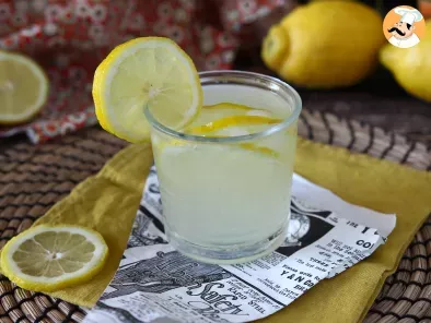 Limoncello Spritz, the best summer cocktail!