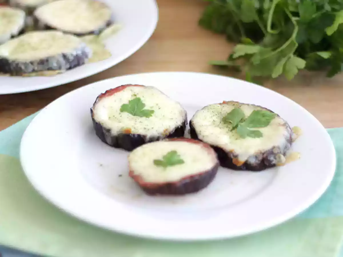 Little eggplant pizzas - video recipe ! - photo 3