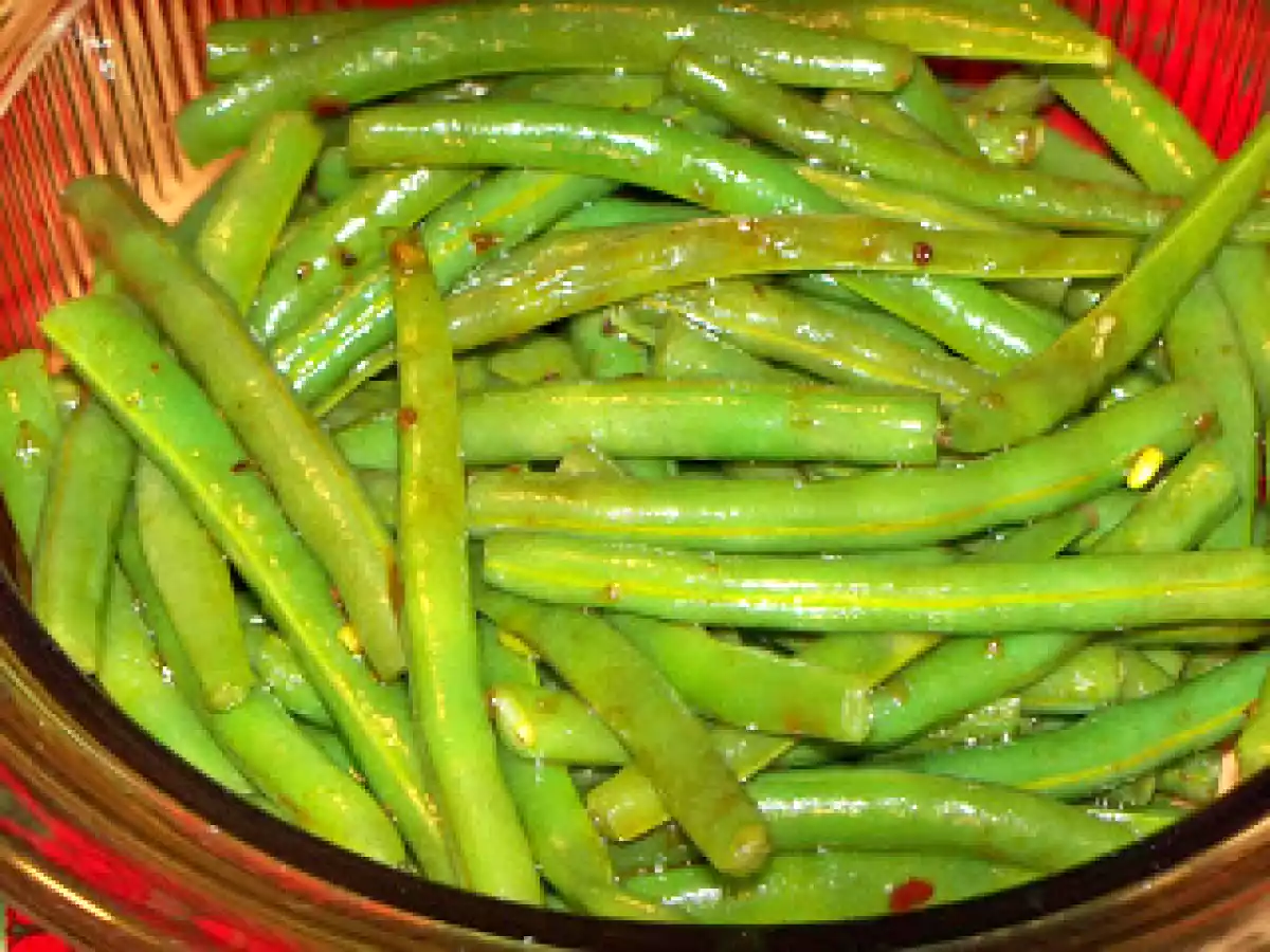 LO MEIN AND CHINESE LONG BEANS WITH HOT CHILI SAUCE