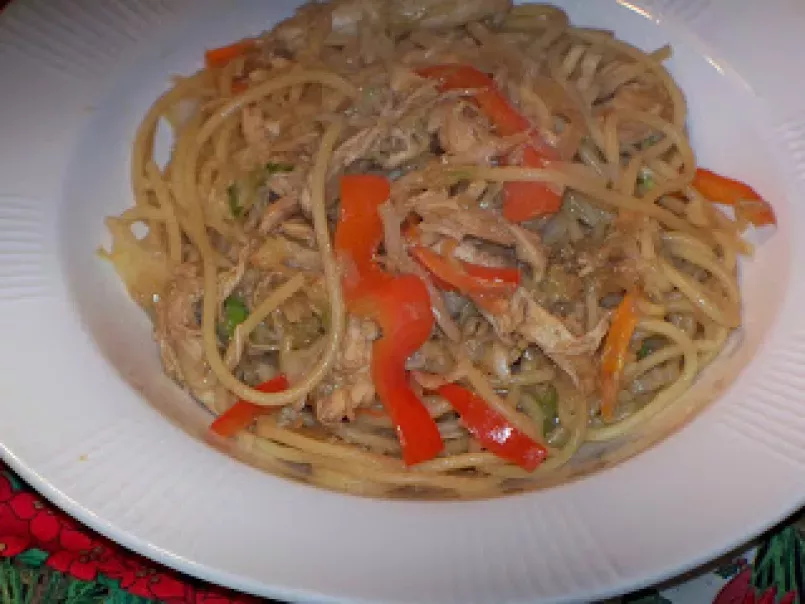 LO MEIN AND CHINESE LONG BEANS WITH HOT CHILI SAUCE - photo 2