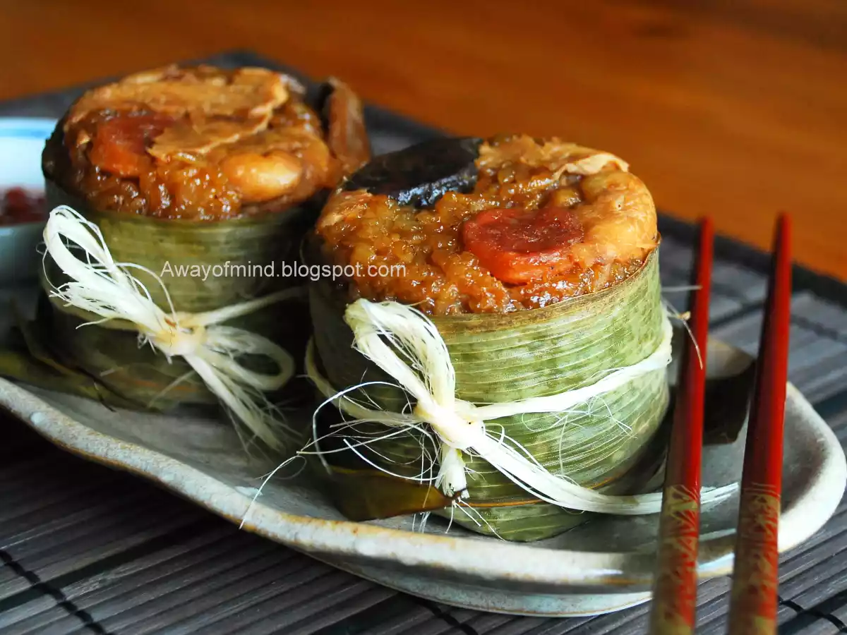 Loh Mai Gai (Steamed Sticky Rice with Chicken)