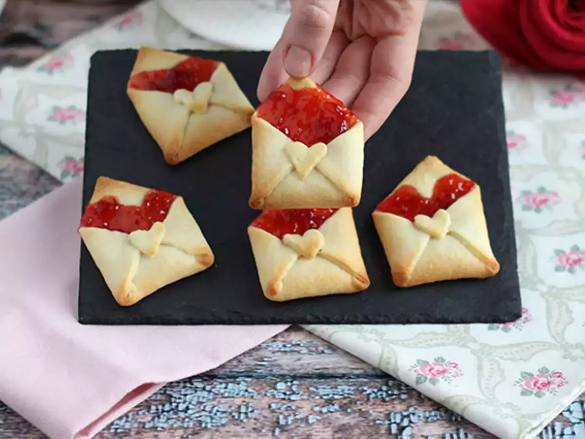 Love letter shortbread cookies for Valentine's Day - photo 2