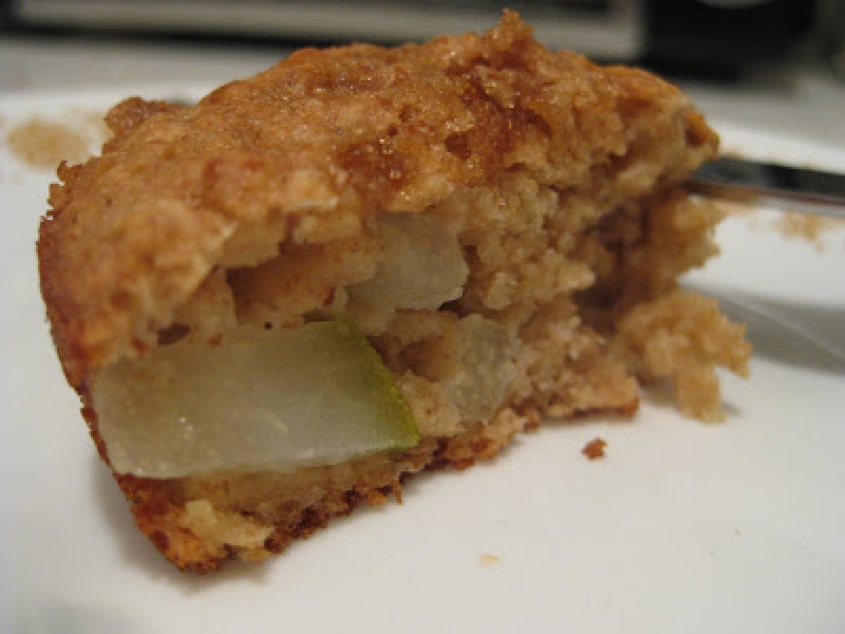 Low-fat pear oat muffins