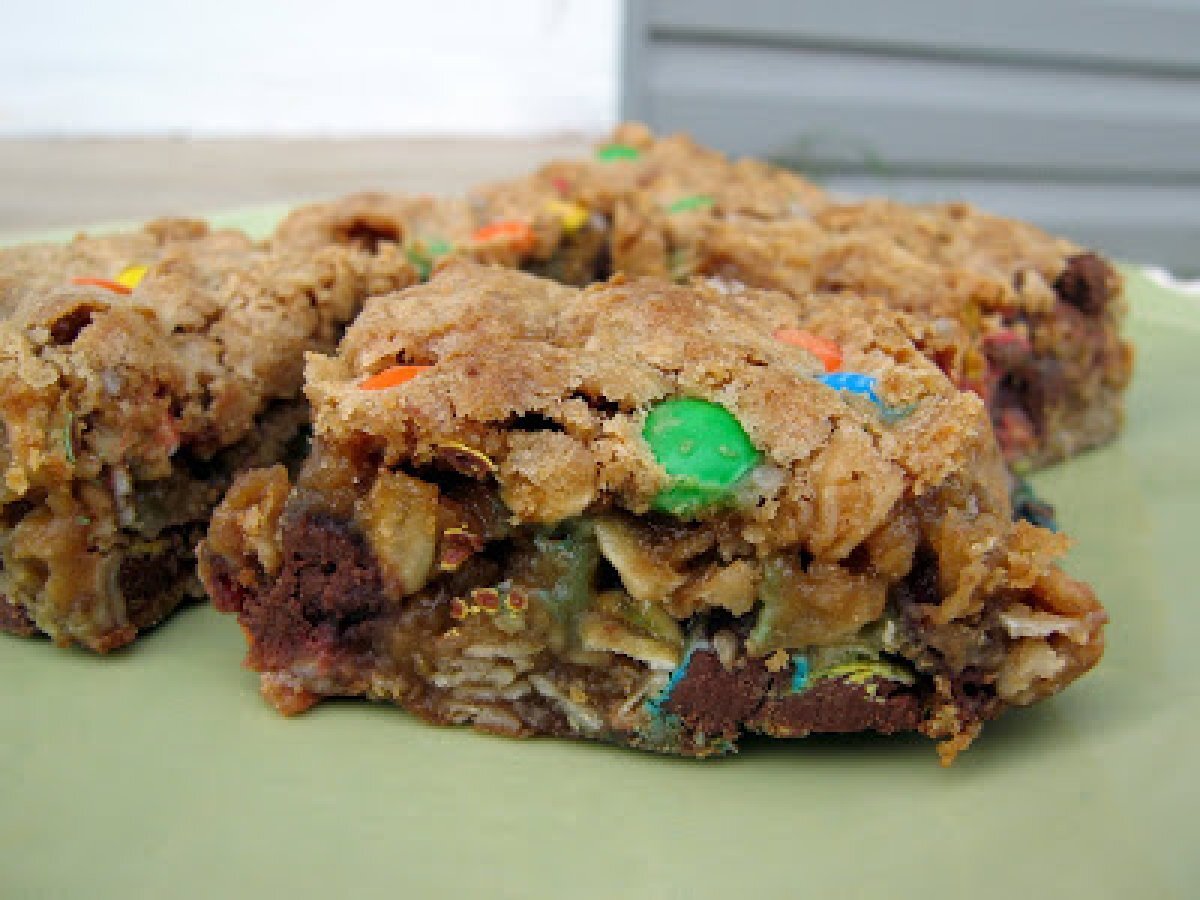 M&M-Chocolate Chip Oatmeal Bars