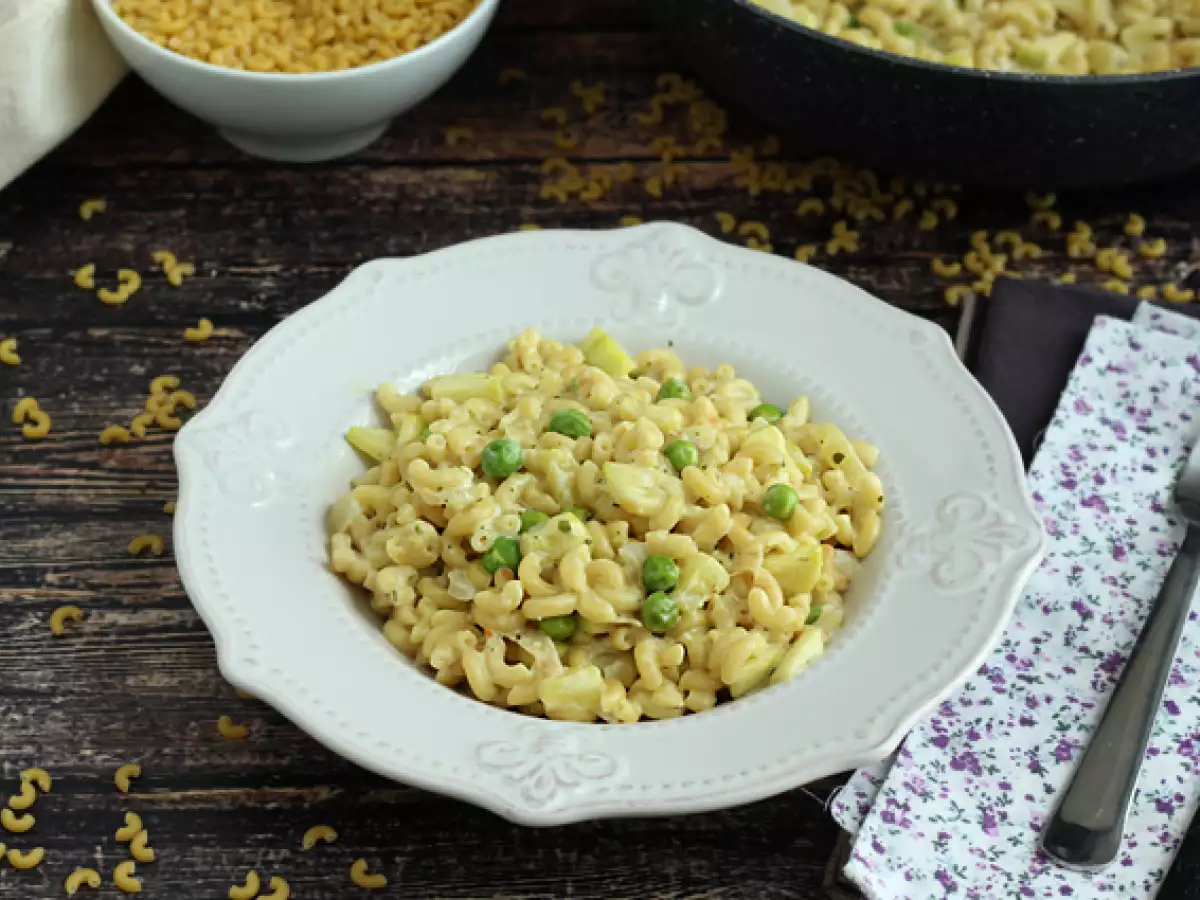 Macaroni pasta risotto with peas, zucchini, and garlic herb cheese - photo 3