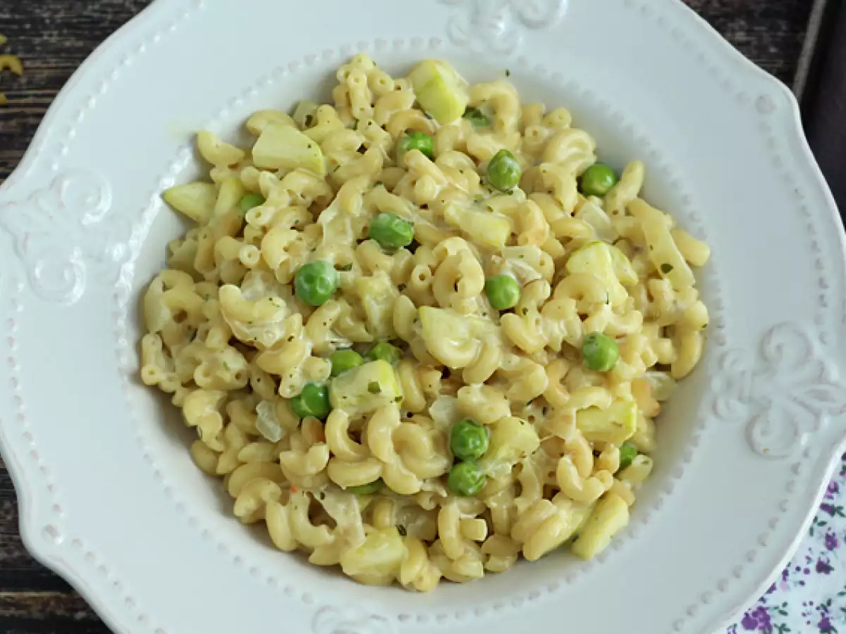 Macaroni pasta risotto with peas, zucchini, and garlic herb cheese - photo 4