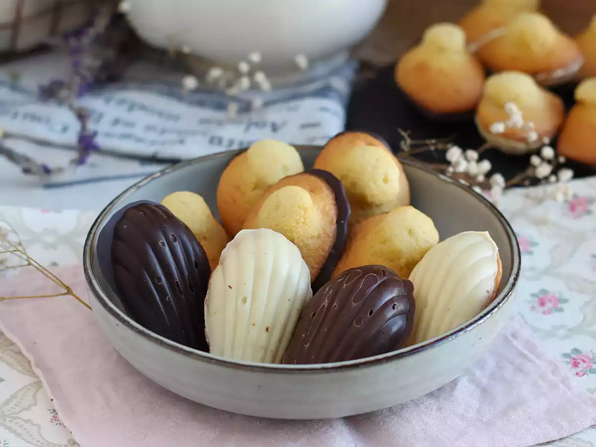 Madeleines with chocolate - video recipe !