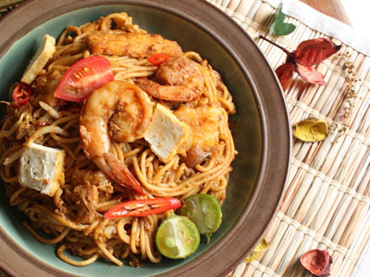 MAMAK FRIED NOODLES - MEE GORENG MAMAK