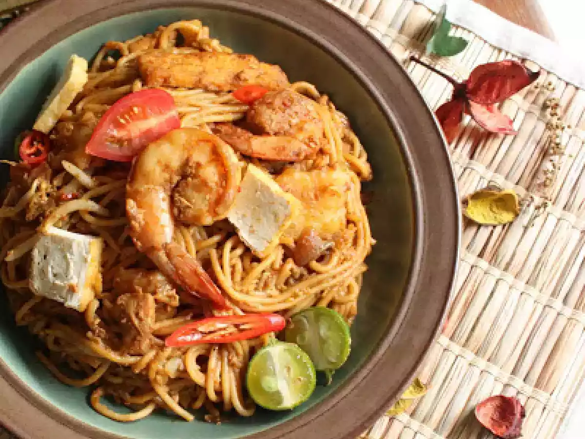 MAMAK FRIED NOODLES - MEE GORENG MAMAK