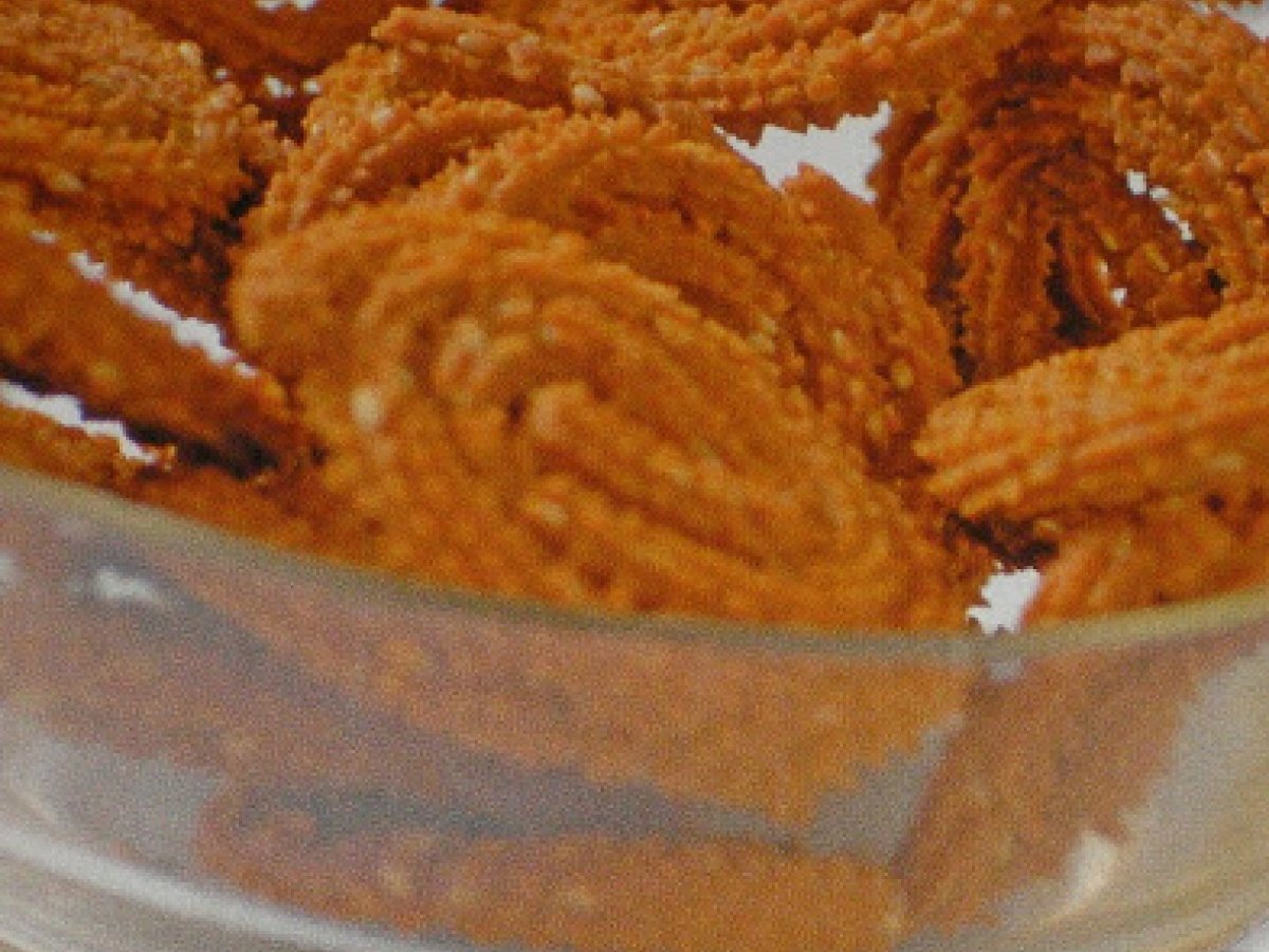 Mangalorean Style Rice Murukku ( Chakkuli / Chakali )