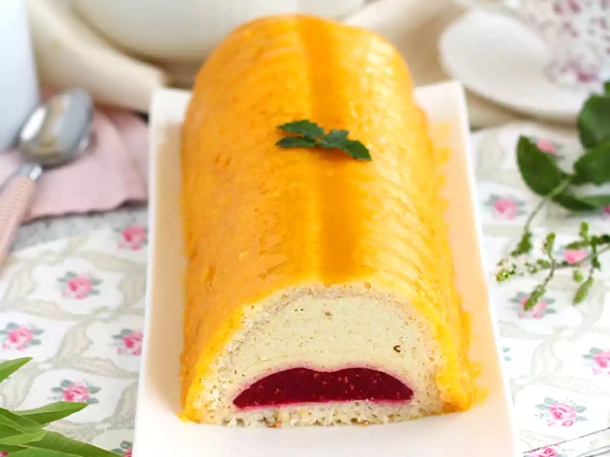 Mango and raspberry cake log - photo 2