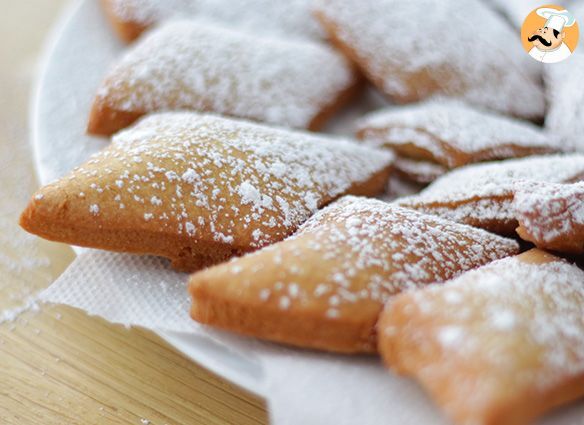 Mardi gras diamond-shaped donuts - video recipe ! - Recipe Petitchef