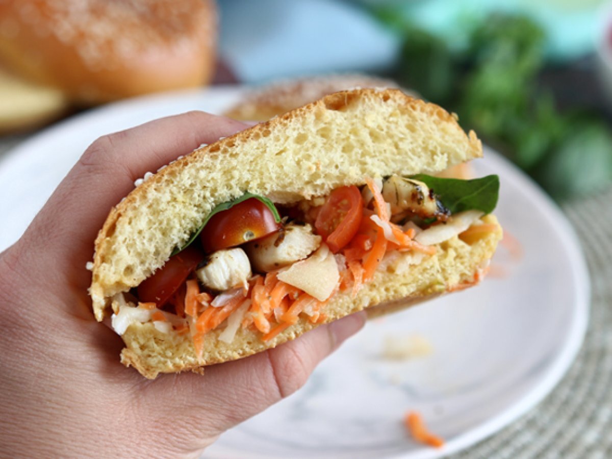 Marinated chicken sandwich with coleslaw, tomatoes, and basil - photo 3