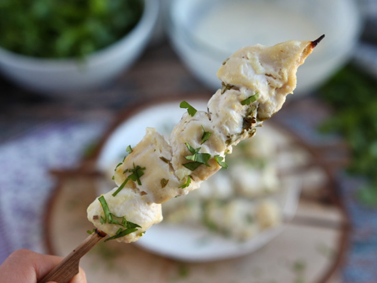 Marinated chicken skewers in yogurt lemon sauce - photo 2