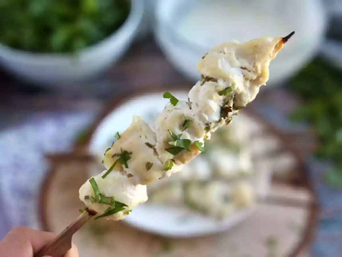Marinated chicken skewers in yogurt lemon sauce - photo 2
