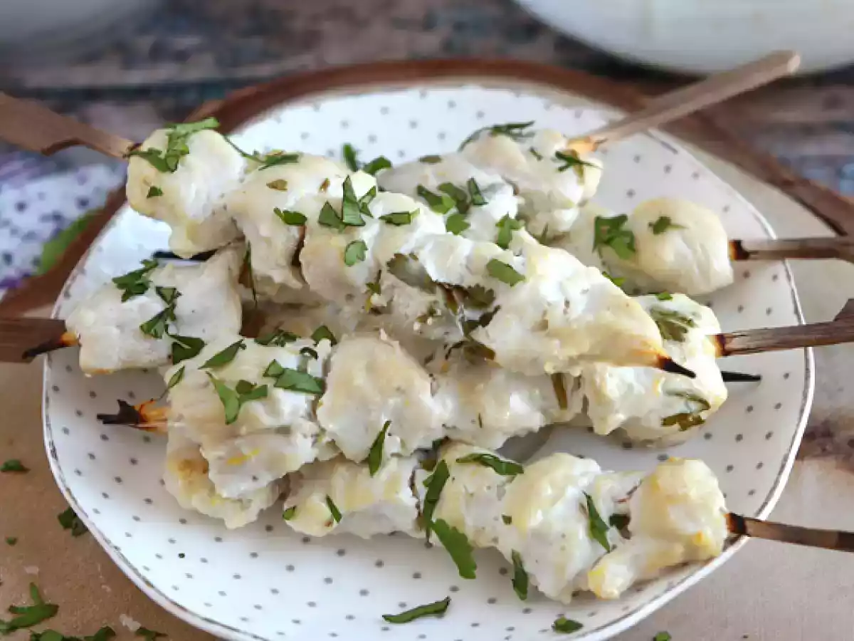 Marinated chicken skewers in yogurt lemon sauce - photo 3