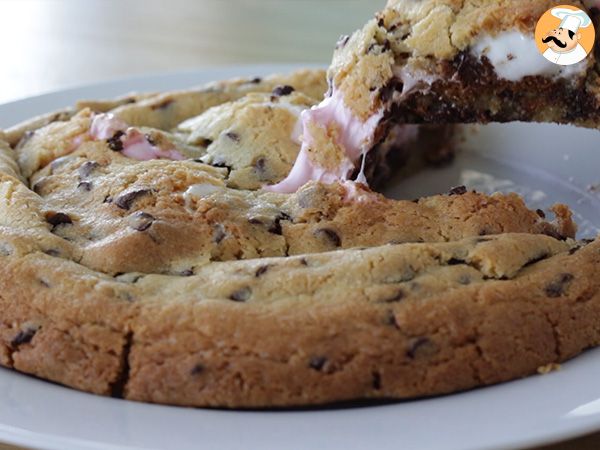 Marshmallow giant cookie - video recipe ! - Recipe Petitchef