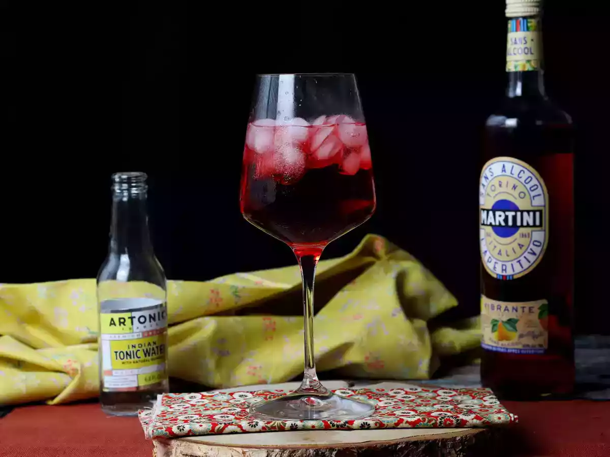 Martini tonic mocktail, the fresh, fruity alcohol-free cocktail!