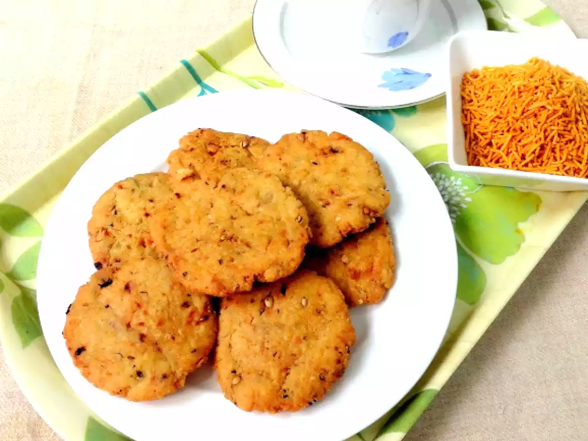 Masala Mathri