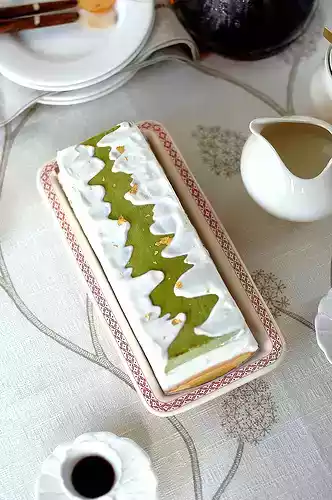 Matcha amaretto cheesecake recipe with crème chantilly