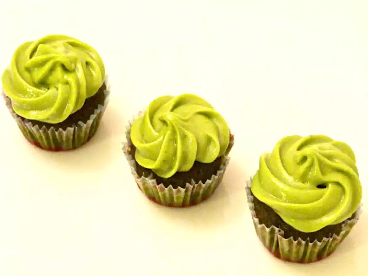 Matcha Green Tea Chiffon Cupcakes
