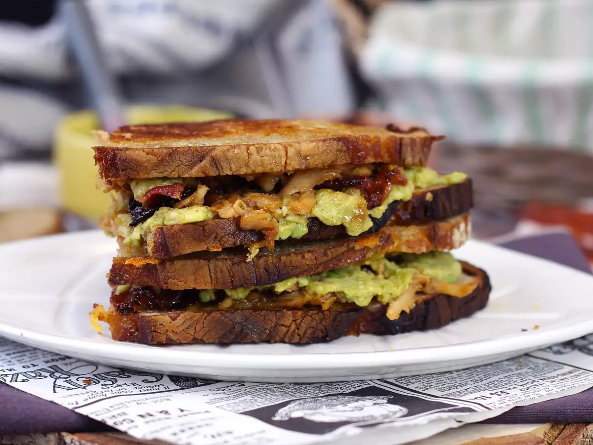 Maxi American-Style Grilled Cheese Sandwich: Chicken, Avocado, Bacon - photo 6