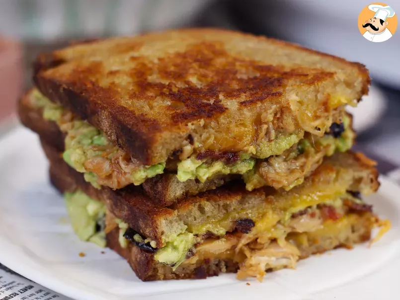 Maxi grilled cheese sandwich: cheddar, shredded chicken, avocado, bacon, photo 1