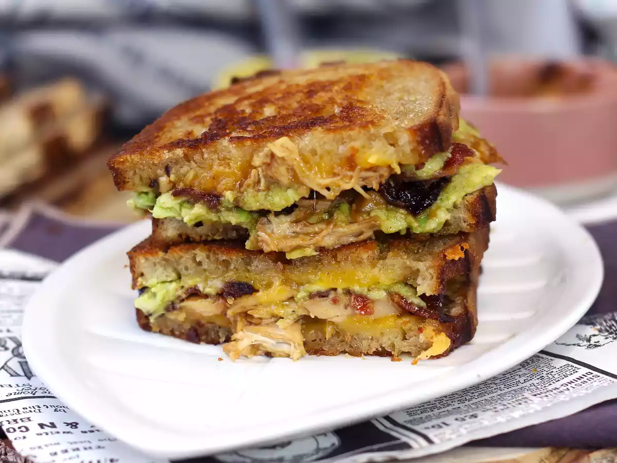 Maxi grilled cheese sandwich: cheddar, shredded chicken, avocado, bacon - photo 5