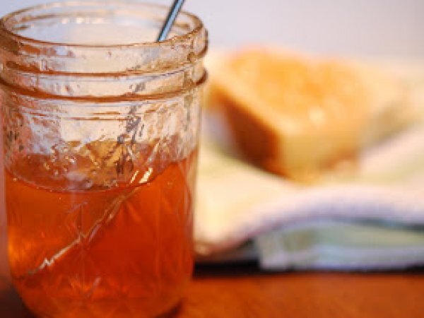 Gelee de Pommes (Apple Jelly): Recreating a Childhood Memory with Apples Gelee de Pommes (Apple Jelly): Recreating a Childhood Memory with Apples