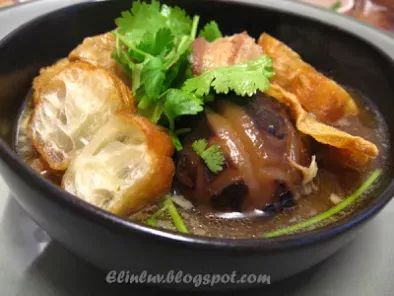 Meaty Pork Ribs Chinese Herbal Soup aka Klang Bak Kut Teh
