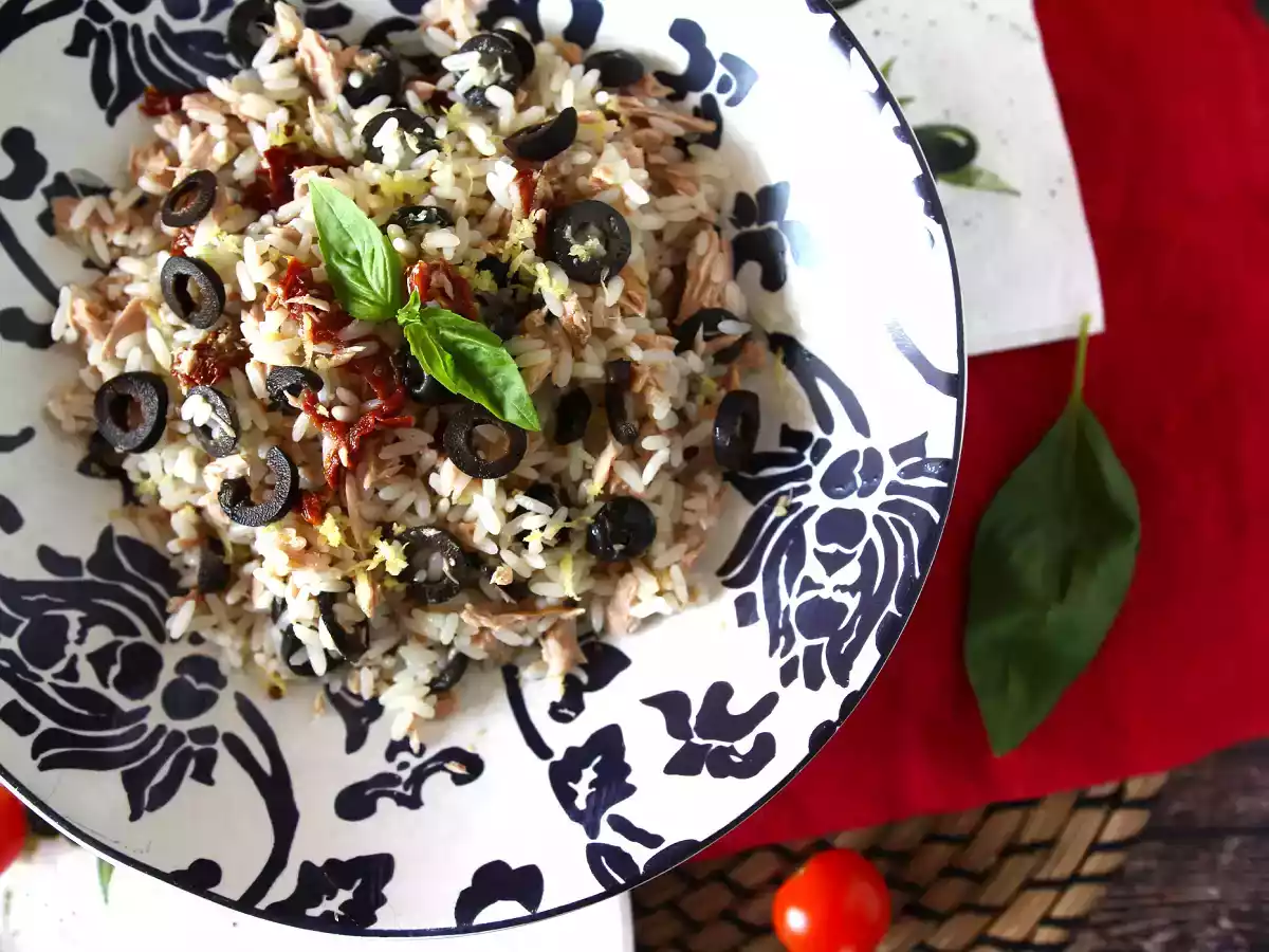 Mediterranean rice salad : tuna, olive, sun-dried tomatoes and lemon - photo 3