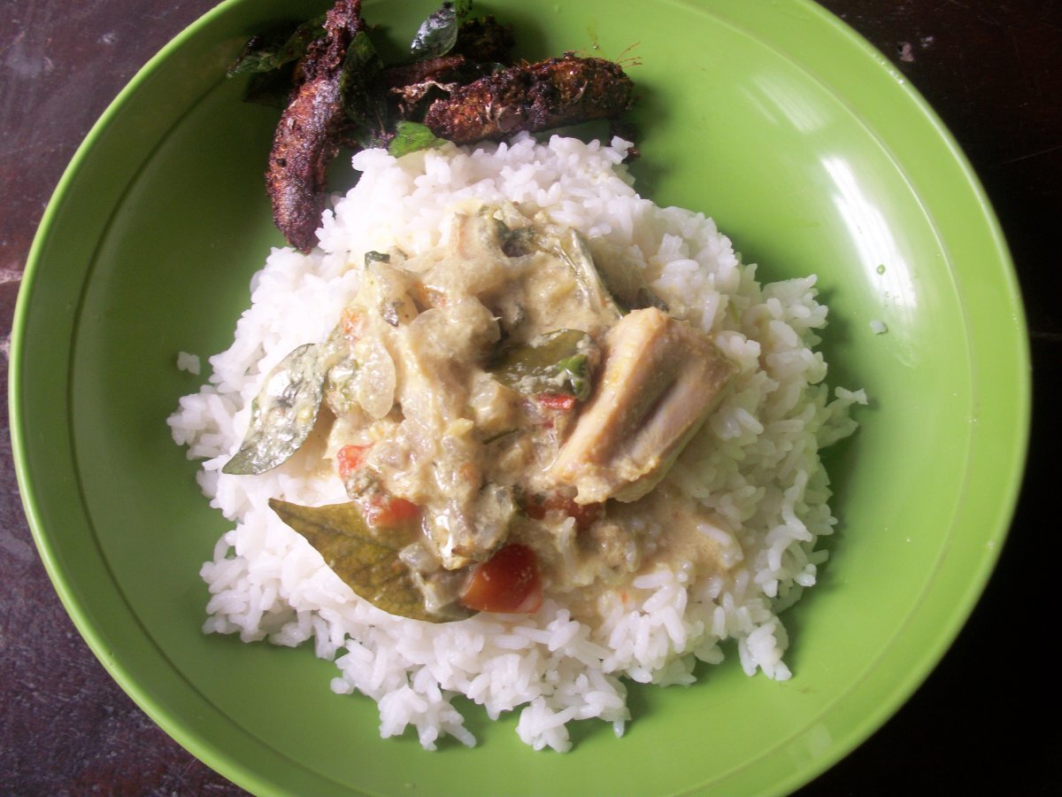 Meen Molee(Fish cooked in Coconut Milk)