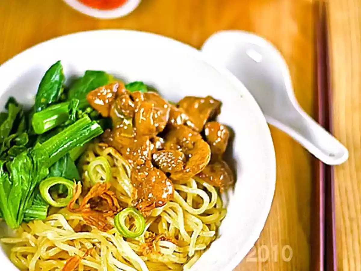 Mie Ayam Jamur - Indonesian Chicken Mushroom Noodle