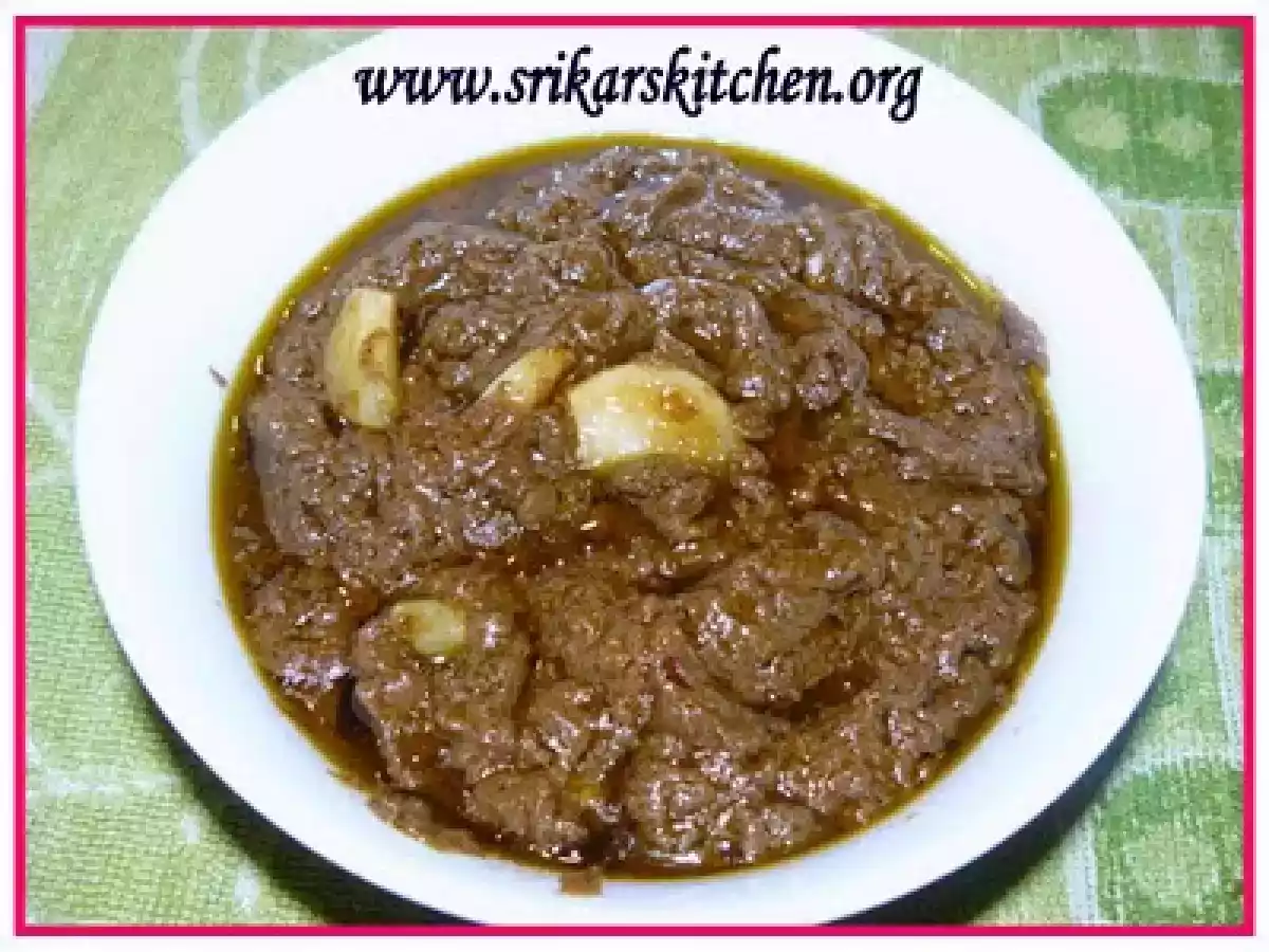 MILAGU KUZHAMBU- GARLIC MILAGU KUZHAMBU