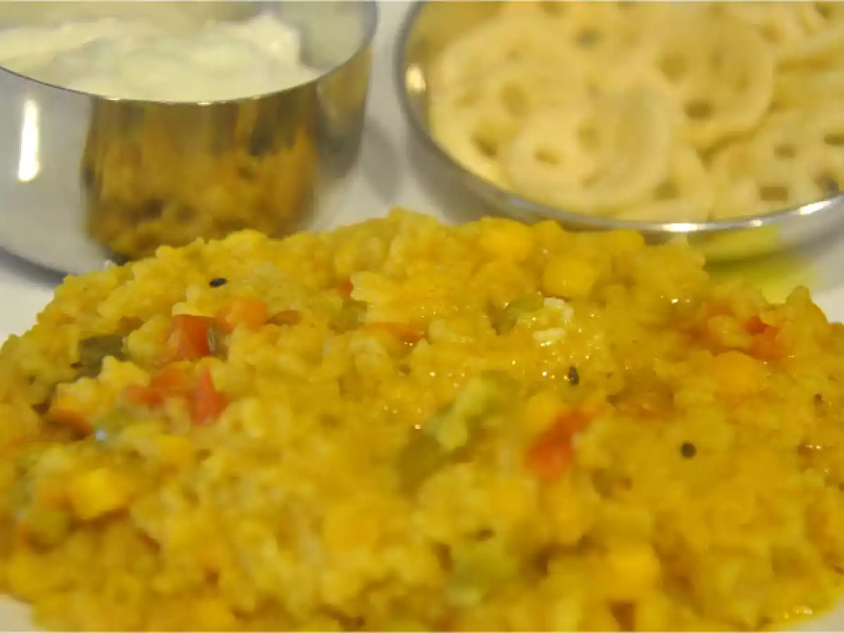 Mili Juli Dal aur Sabziyon Ki Masala Khichdi (Mixed Lentil and Veggie Rice)