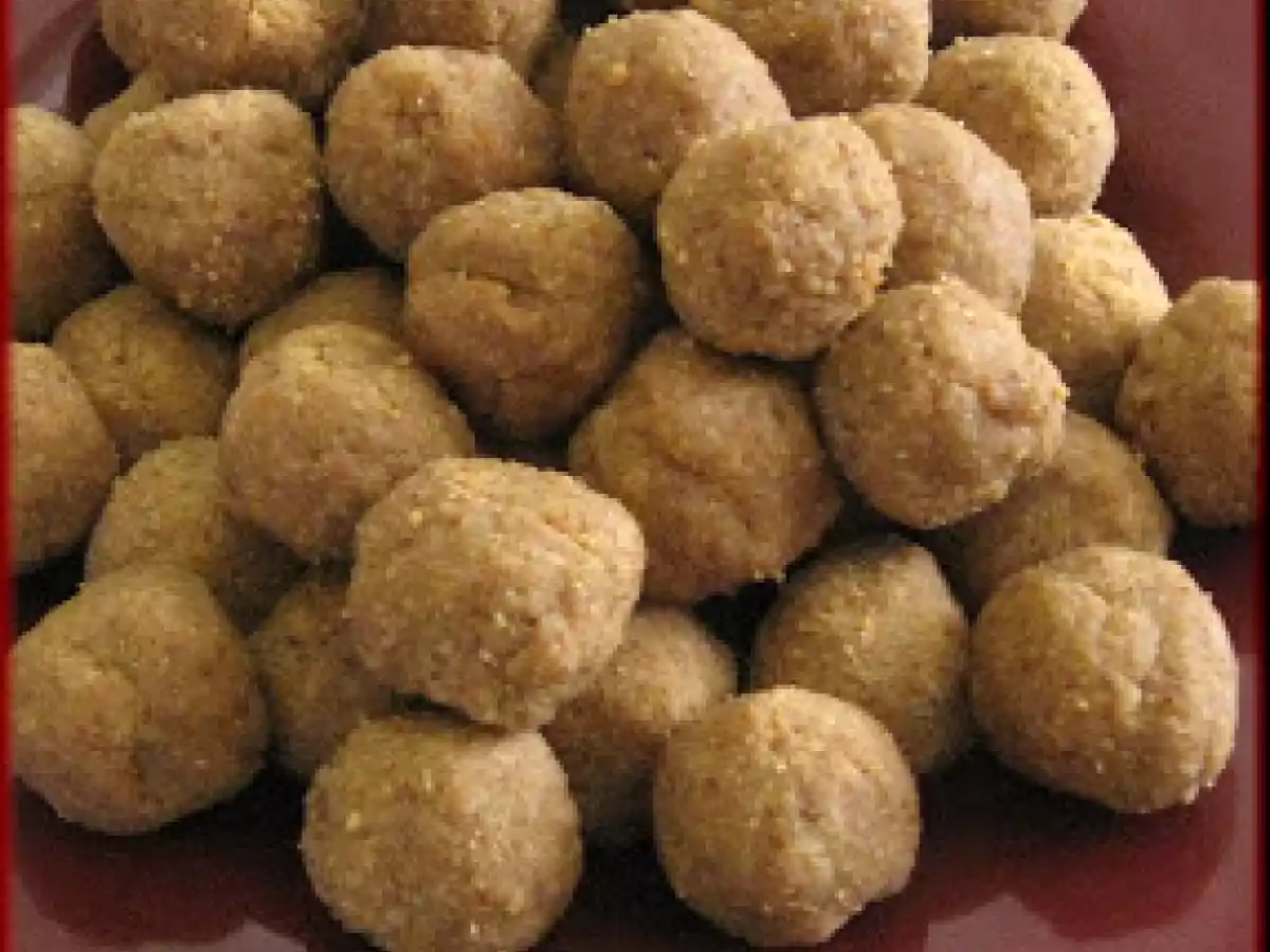 Minapa-Sunnundalu (Roasted urad laddus)