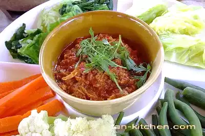 Minced pork with tomato sauce recipe (nam prik ong)