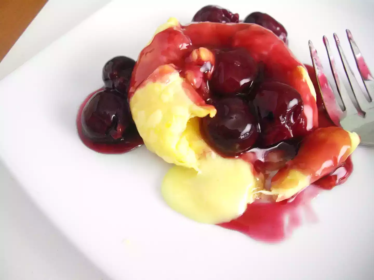 Mini brie en croute recipe with cherry sauce