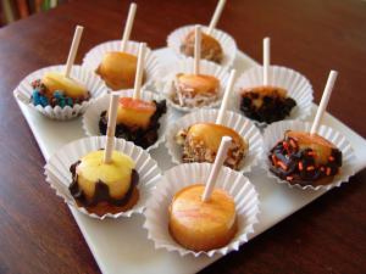 Mini caramel apples