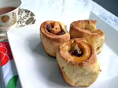 Easy mini chelsea buns recipe for a tasty treat