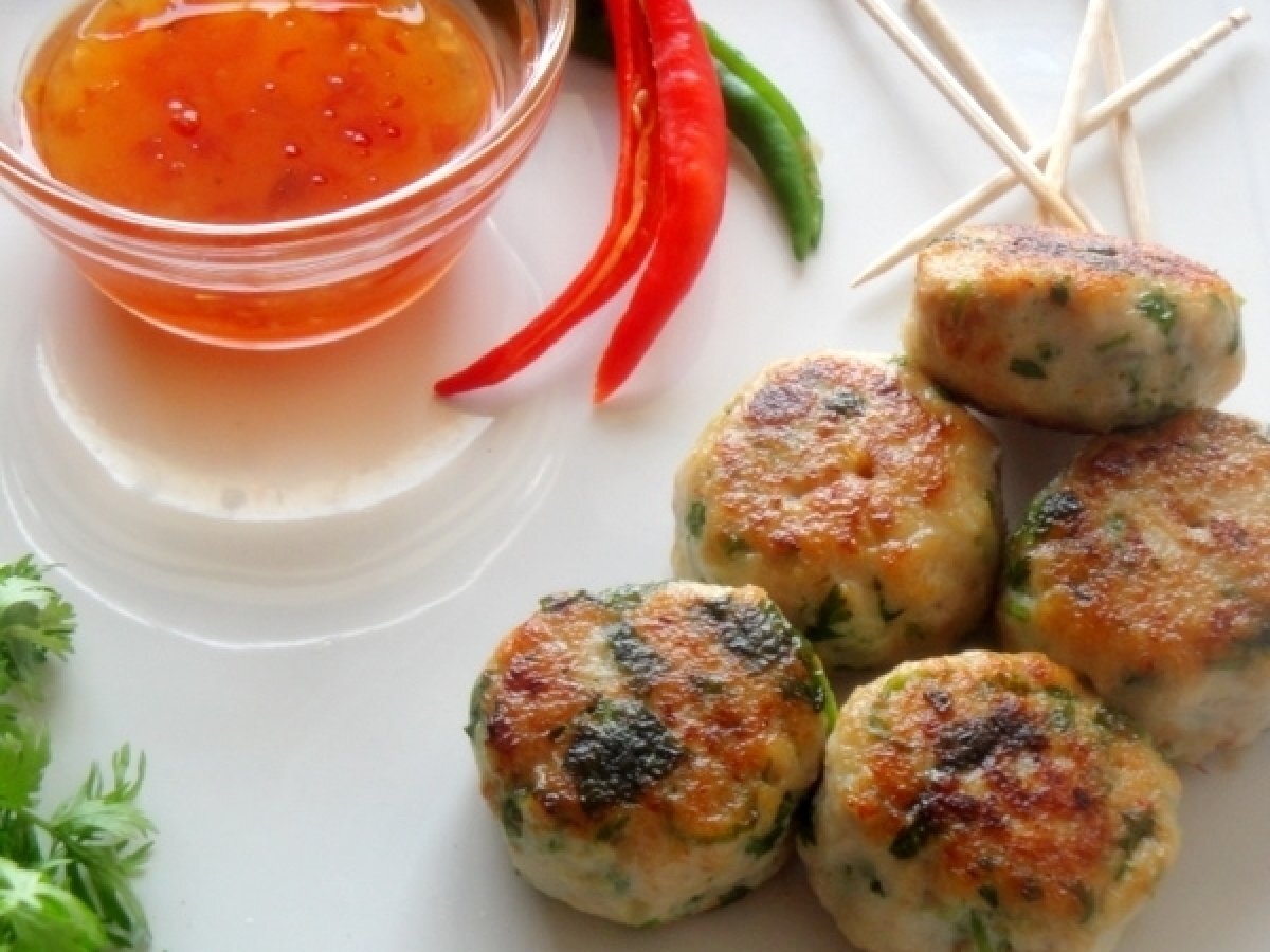 MINI COCKTAIL CHICKEN PATTIES WITH SWEET CHILLI SAUCE - photo 3