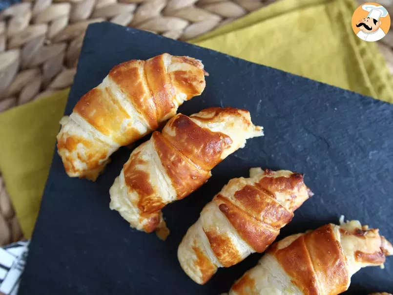 Mini croissants stuffed with ham, cheese and bechamel sauce, photo 4