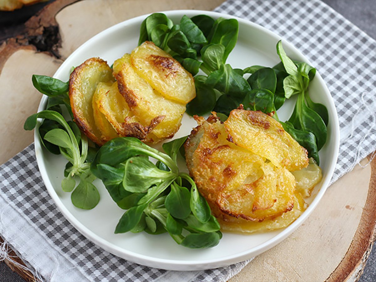 Mini gratins dauphinois - French potato gratin