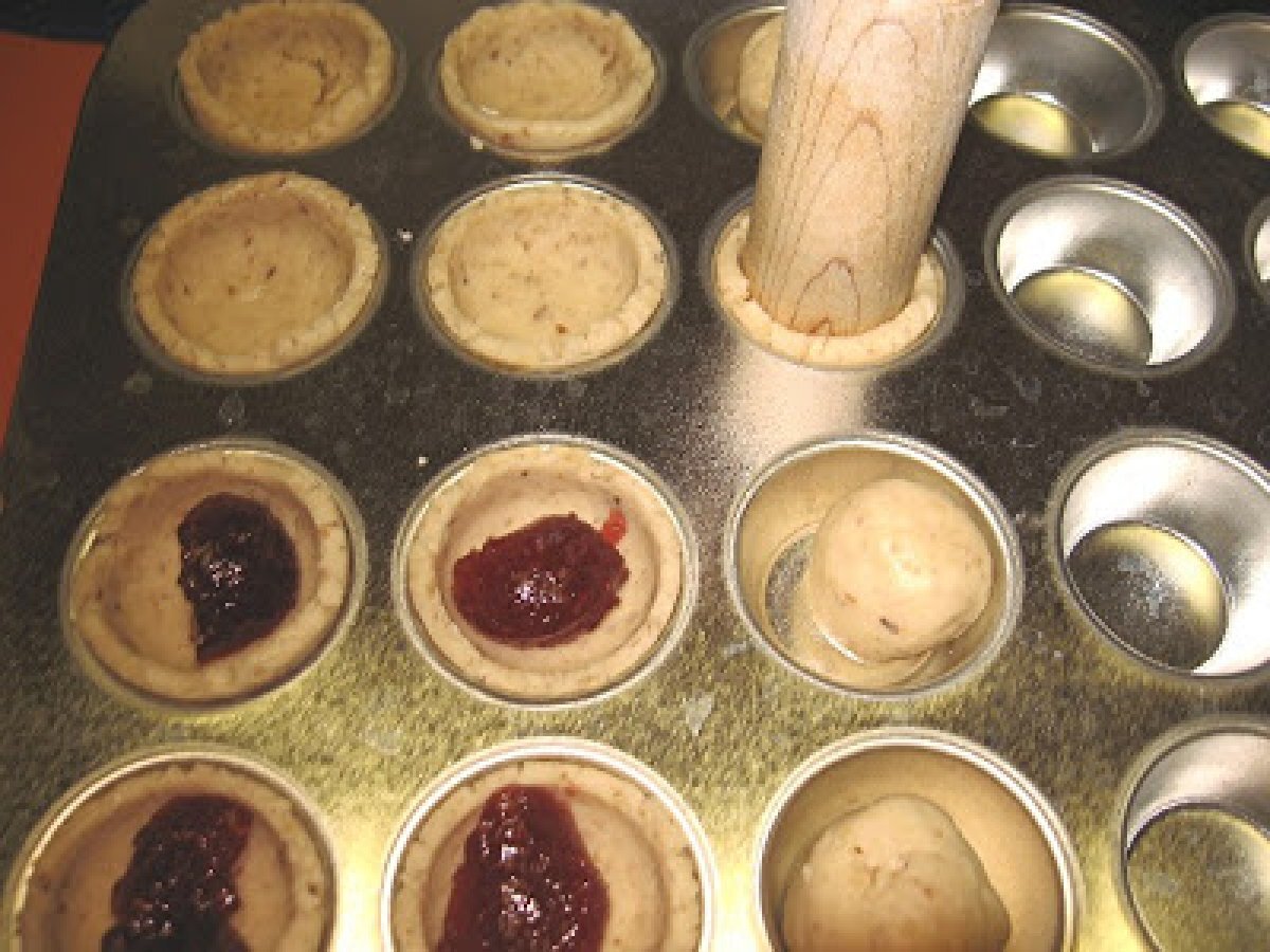 MINI-LINZER TORTE CUPS FOR YOUR CHRISTMAS COOKIE TRAY - photo 2