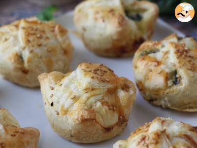 Mini spinach and goat's cheese puff pastries - photo 2