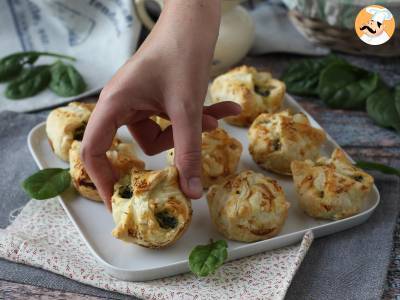 Mini spinach and goat's cheese puff pastries - photo 3