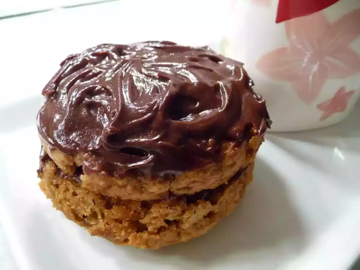 Mini Vanilla Cakes with Chocolate-Mascarpone Cheese