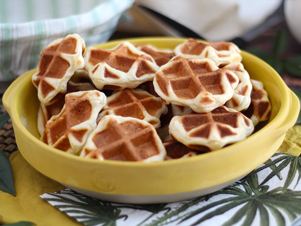 Mini waffles with chocolate - photo 2